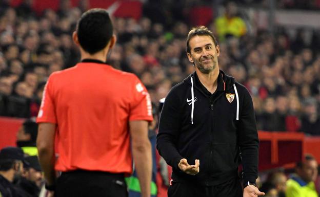 El entrenador del Sevilla, Lopetegui, se queja del campo del Escobedo