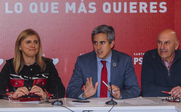 El PSOE da marcha atrás y decide seguir en el Gobierno de Revilla