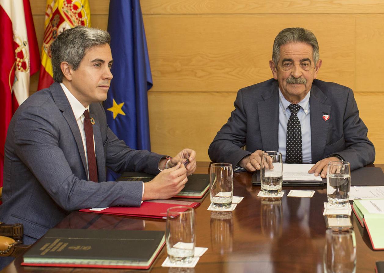 Máxima frialdad entre Revilla y Zuloaga en el Consejo de Gobierno