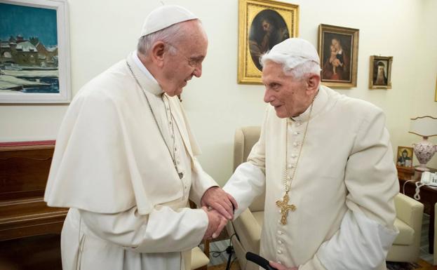 Benedicto XVI pide que le borren como coautor del polémico libro sobre el celibato sacerdotal