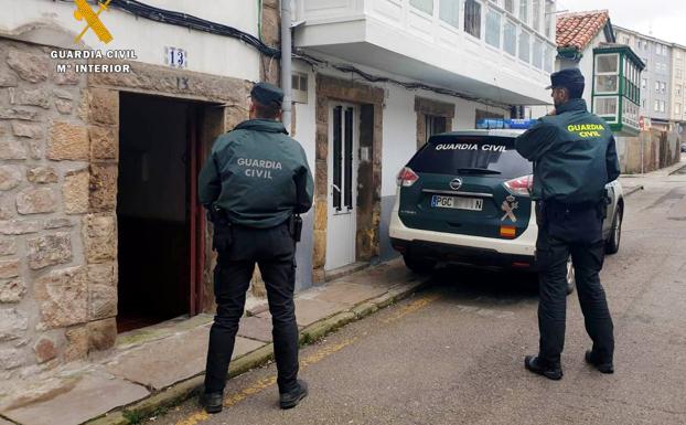 La Guardia Civil rescata en Reinosa una familia gravemente intoxicada por monóxido de carbono por la mala combustión de una estufa