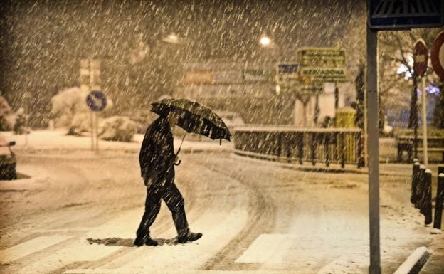 Fin de semana invernal con alerta por nevadas en Cantabria y la cota a 500 metros el domingo