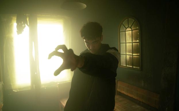 'Mortal', magia en la edad del pavo