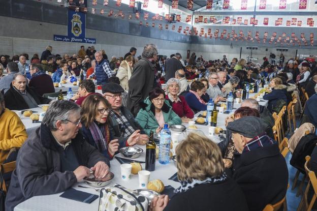 La fiesta de La Perola de Vargas reparte cerca de 700 cocidos