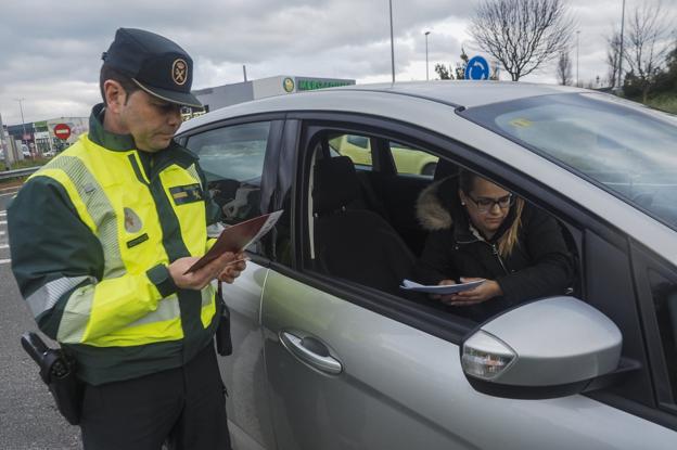 Casi 10.000 vehículos fueron multados en 2019 en Cantabria por no pasar la ITV