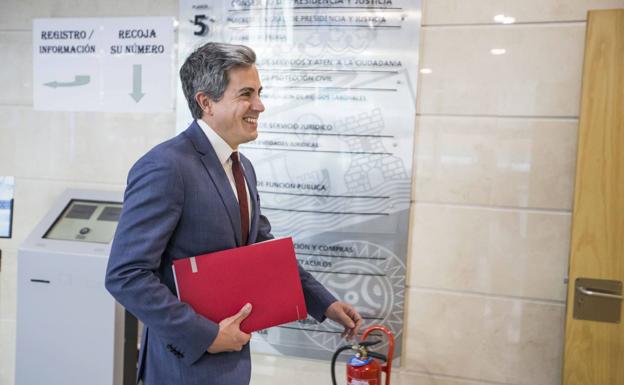 Zuloaga asegura que los presupuestos del Estado de 2020 corregirán la mensualidad del IVA que falta