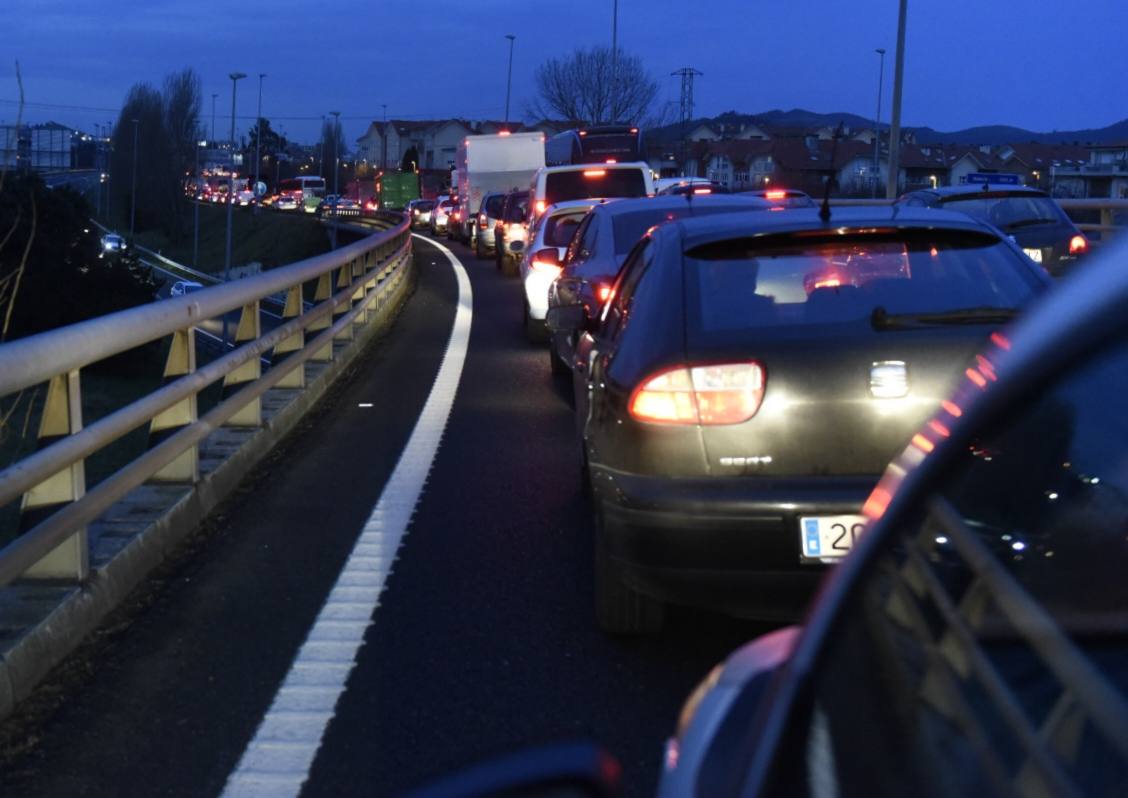 Imágenes del accidente registrado a las 8 de la mañana en la A-67 en Bezana