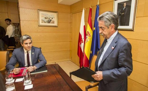 El bipartito PRC-PSOE descarta la vía judicial para cobrar los 42 millones del IVA