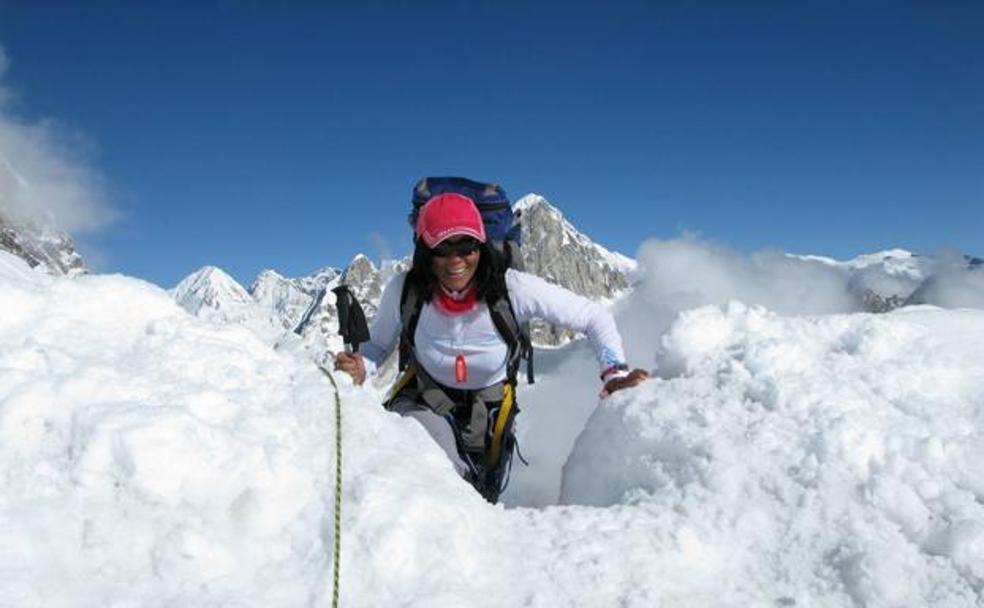 Rosa Fernández, una alpinista imparable: seis ochomiles y un cáncer superado