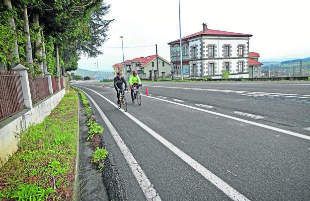 Fomento crea una ruta segura para ciclistas entre Reocín y Cabezón