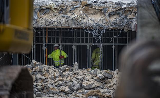 Palas de 36 toneladas toman la 'zona cero' en Nueva Montaña