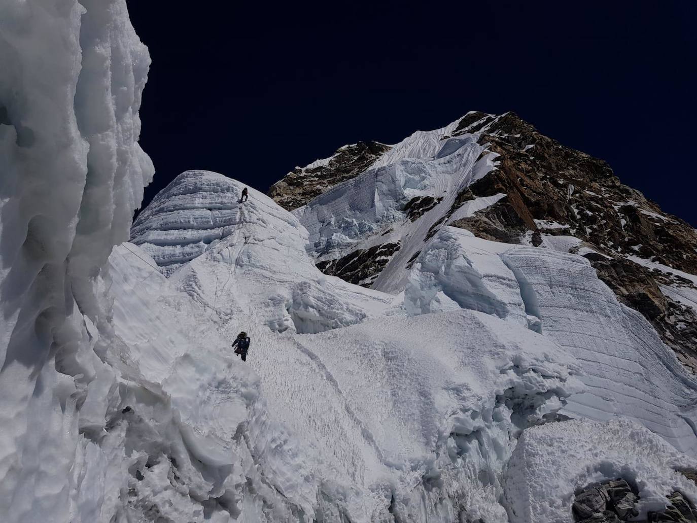 Txikon y su equipo piensan ya en el Everest tras hollar el Ama Dablam