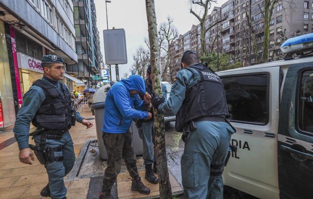 El arresto de un ladrón de joyas revoluciona la calle San Fernando