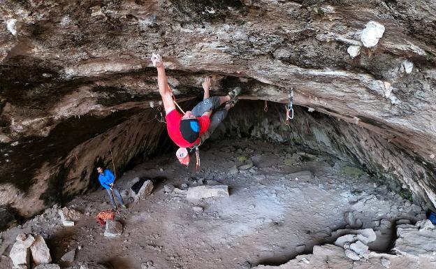 Iker Pou encadena su octava vía de noveno grado, esta vez en Mallorca