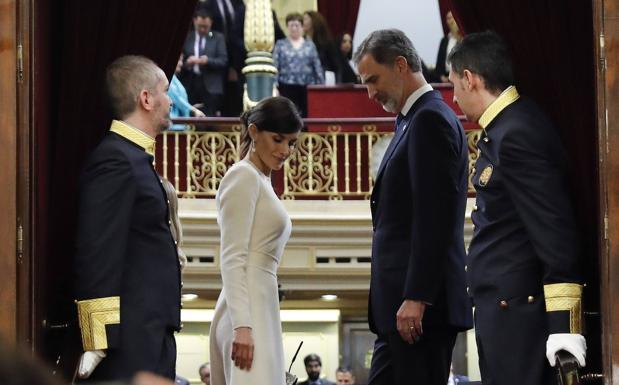 Letizia, de nuevo blanco de las miradas