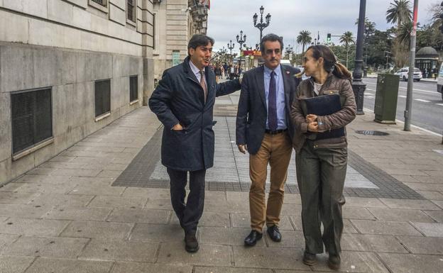 El puerto y la Delegación de Gobierno zanjan la tensión de las últimas horas