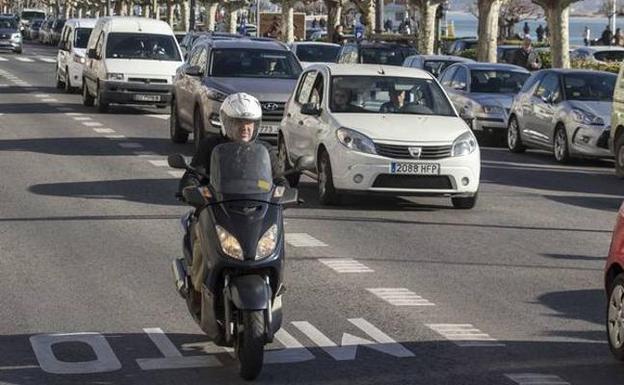 ¿Y ahora flechas y aspas para el carril bus?