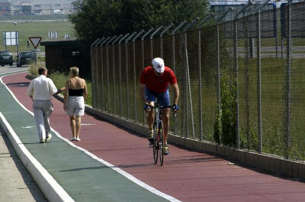 Camargo rehabilitará el carril bici del aeropuerto a principios de primavera