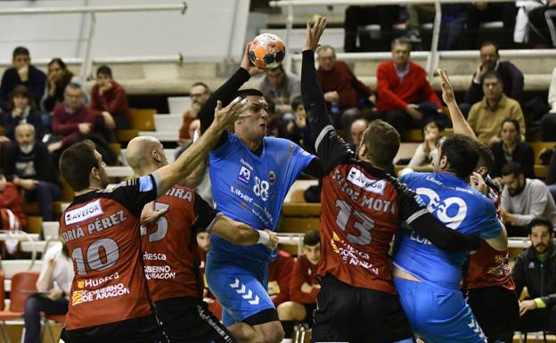 El Cantabria Sinfín sucumbe en Huesca en un igualado duelo