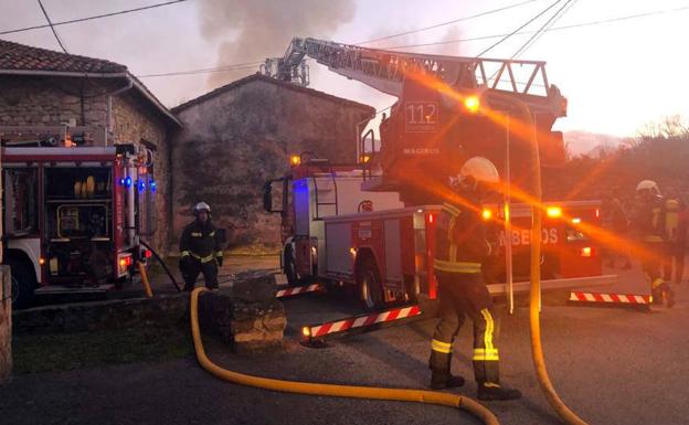 Molledo pide ayuda para una familia que lo perdió todo en el incendio de su casa