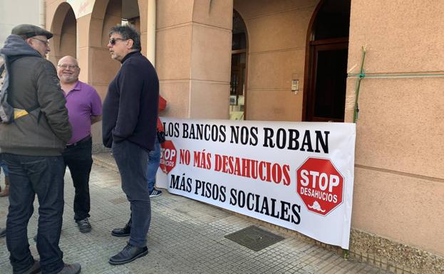 Paralizado el desahucio de una familia en El Astillero