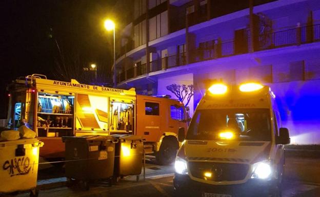 El herido en el incendio de una vivienda en El Astillero presenta quemaduras e intoxicación por humo