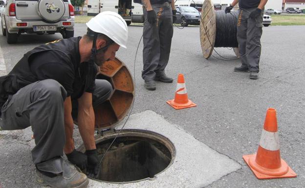 Orange llevará la fibra óptica hasta Potes, Santoña, Suances y Miengo