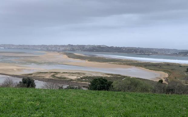 Las mareas vivas vuelven a 'atrapar' a Los Reginas en su trayecto de Pedreña a Somo