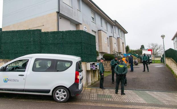 Otra batalla ganada contra los okupas de Polanco: cortan enganches ilegales a la luz y se marcha «una familia conflictiva»