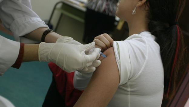 Sanidad inicia la vacunación de los niños de 12 años contra la meningitis