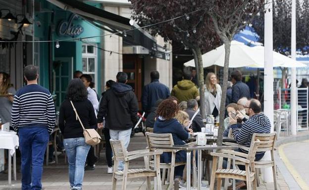 Suances prepara una ordenanza para prohibir el botellón