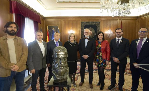 La alcaldesa de Santander lamenta la «inexistente» colaboración con Gijón