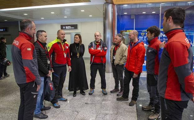 Agentes de la Ertzaintza vienen a Cantabria a aprender técnicas de rescate vertical en montaña