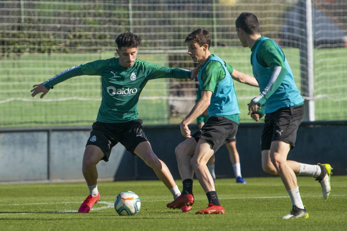 Entrenamiento del Racing para preparar el partido ante el Málaga