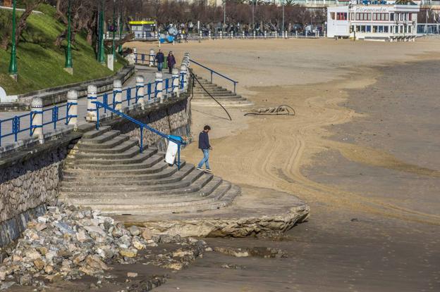 La Segunda playa pierde dos metros de arena