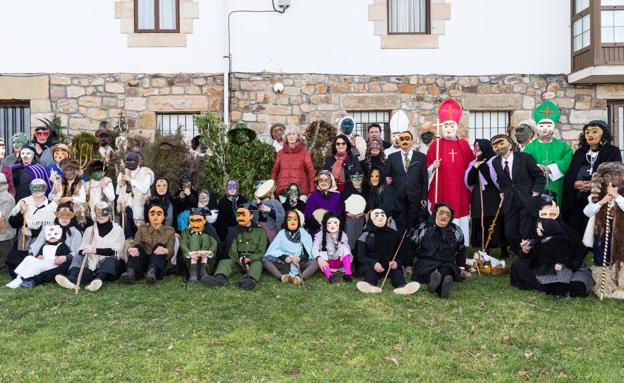 La mascarada Los Zamarrones de Lanchares incorpora nuevos trajes y personajes