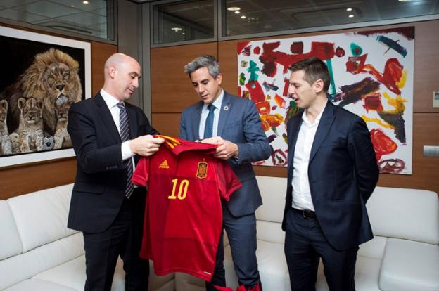 La visita de las selecciones de fútbol a Cantabria supondrá una inversión de 150.000 euros