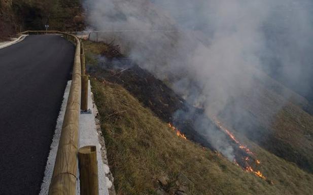 Controlados los tres incendios forestales que permanecen activos en Cantabria