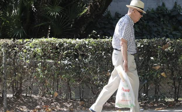 Los jubilados en Cantabria cobran 74 euros más al año que la media nacional