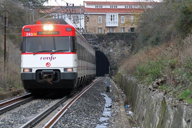 Adif señala 23 tramos en la red de Cantabria que presentan algún deterioro y afectan a la seguridad