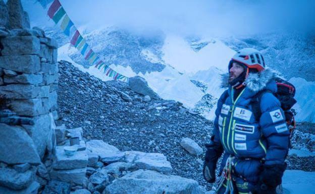 Txikon llega al campo 2 en el Everest