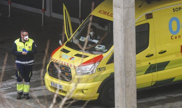 Valdecilla atiende a los primeros pacientes con sospecha de coronavirus en Cantabria