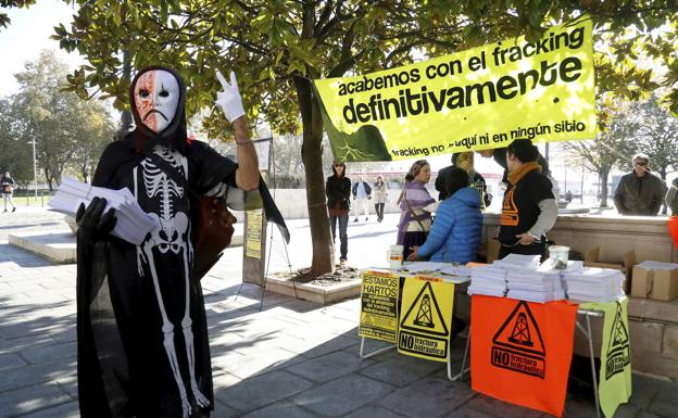 El Ministerio vuelve a dejar en suspenso dos permisos de fracking en el sur de Cantabria