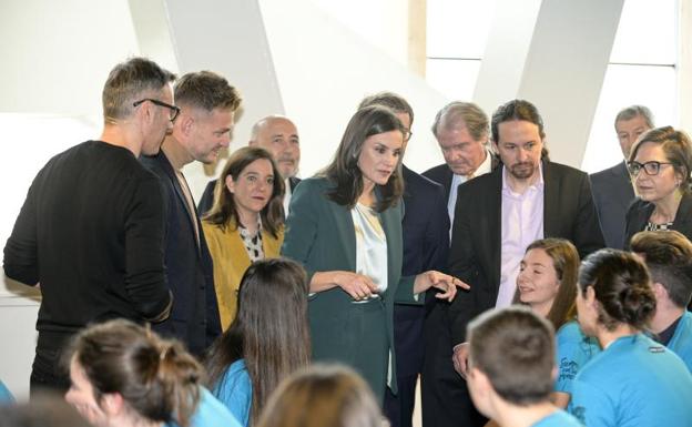 Pablo Iglesias se estrena como ministro de jornada con la Reina Letizia