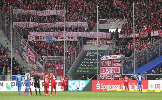 Hoffenheim y Bayern hacen diez minutos de «huelga» contra los ultras