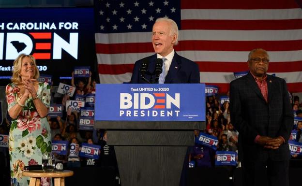 Biden le da caza a Sanders en Carolina del Sur