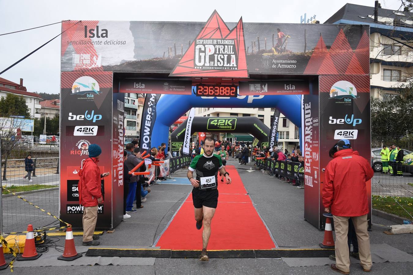 Imágenes de la llegada del Trail Ecoparque Trasmiera que ganó Luis Alberto Hernando