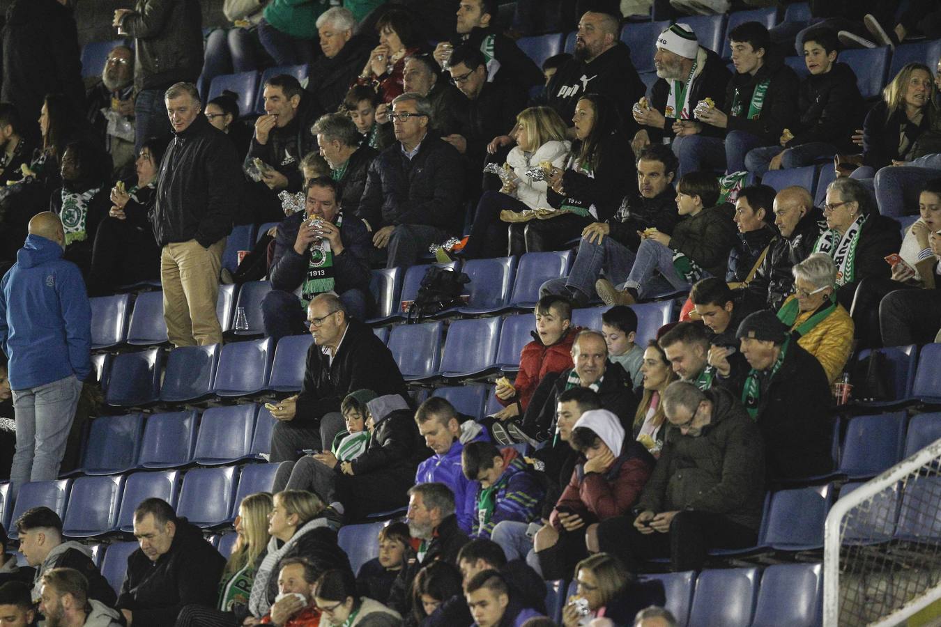 Búscate si estuviste en la Tribuna Sur de los Campos de Sport