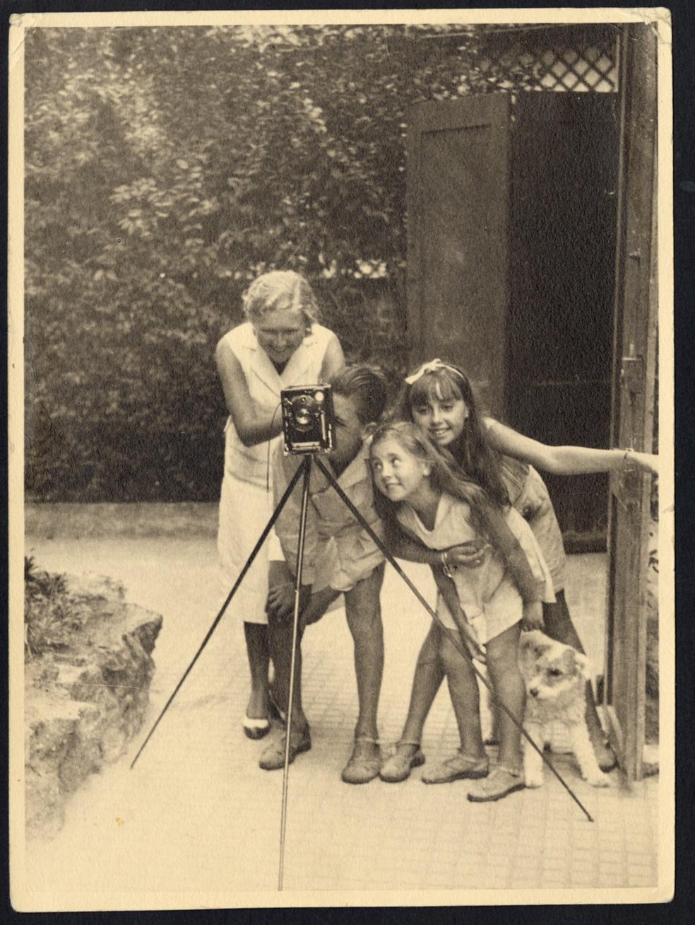 El retrato iluminado de una fotógrafa