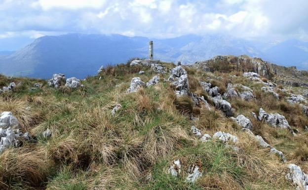 Rubrillo, la cima que destaca en un laberinto calizo colgado sobre Ramales